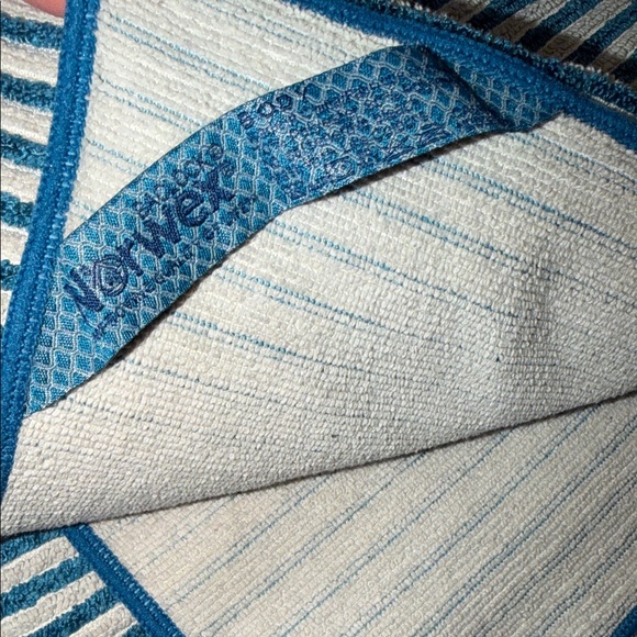 Norwex Striped Bath Towels - Picture 2 of 2